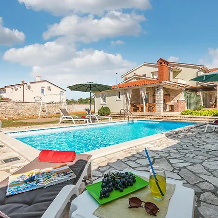 Сasa de vacaciones Gorgeous In Golubovo With Kitchen *