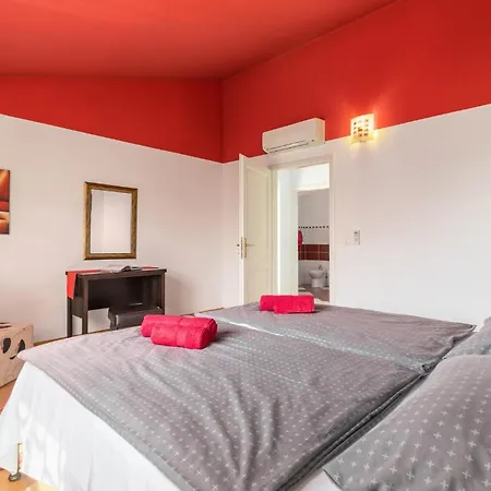 Four-bedroom In Golubovo Mednjan