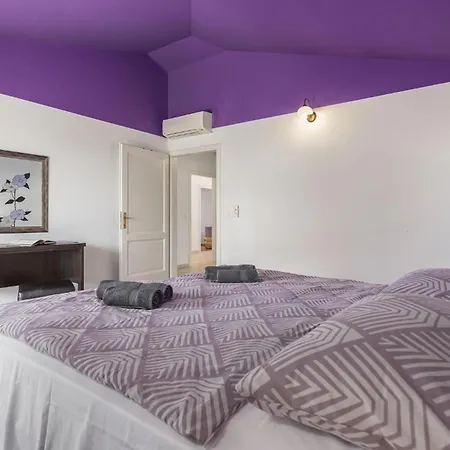 Four-bedroom In Golubovo Mednjan