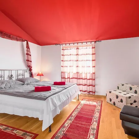 Four-bedroom In Golubovo * Mednjan