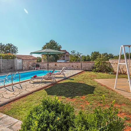 Four-bedroom In Golubovo * Mednjan