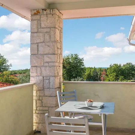 Сasa de vacaciones Gorgeous In Golubovo With Kitchen