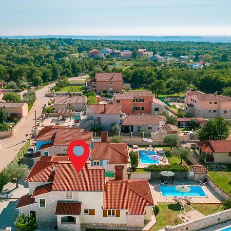 Four-bedroom In Golubovo Mednjan