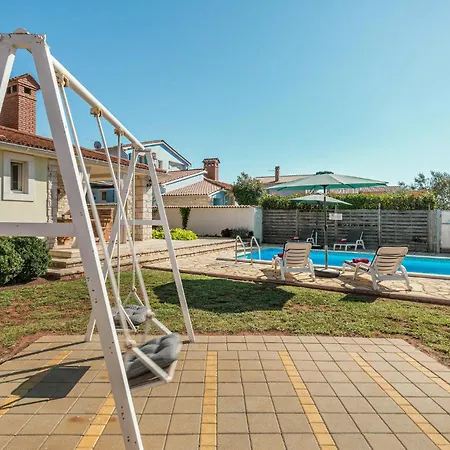 Four-bedroom In Golubovo Tatil Evi Mednjan