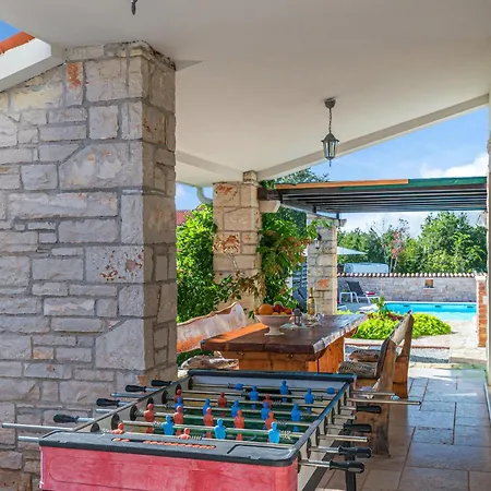 Four-bedroom In Golubovo * Mednjan