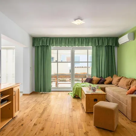 Four-bedroom In Golubovo Tatil Evi Mednjan