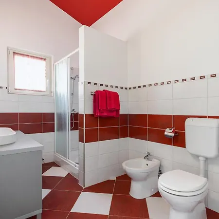 Four-bedroom In Golubovo * Mednjan
