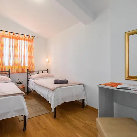 Tatil Evi Four-bedroom In Golubovo