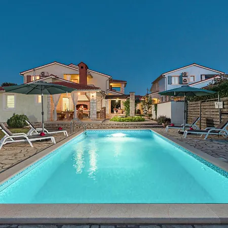 Tatil Evi Four-bedroom In Golubovo Mednjan