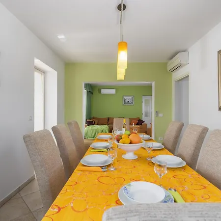 Four-bedroom In Golubovo Tatil Evi Mednjan