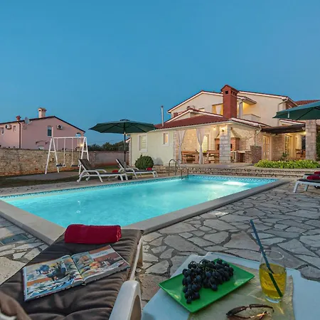 Tatil Evi Four-bedroom In Golubovo