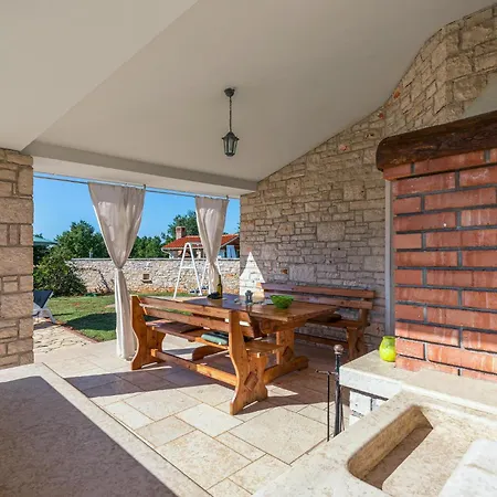 Four-bedroom In Golubovo Tatil Evi Mednjan