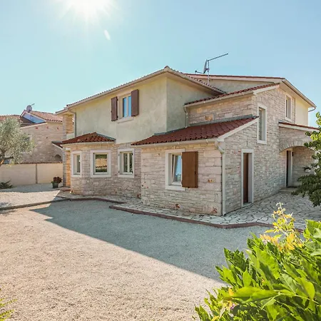 Tatil Evi Four-bedroom In Golubovo Mednjan