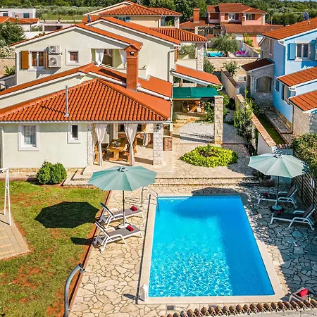 Four-bedroom In Golubovo * Mednjan